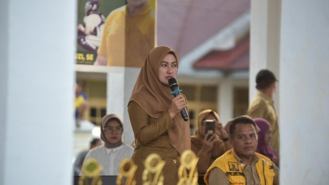 Bupati Luwu Utara, Indah Putri Indriani saat menutup Open Turnamen Baseball Muhammad Fauzi, pada Selasa (20/6/2023). 