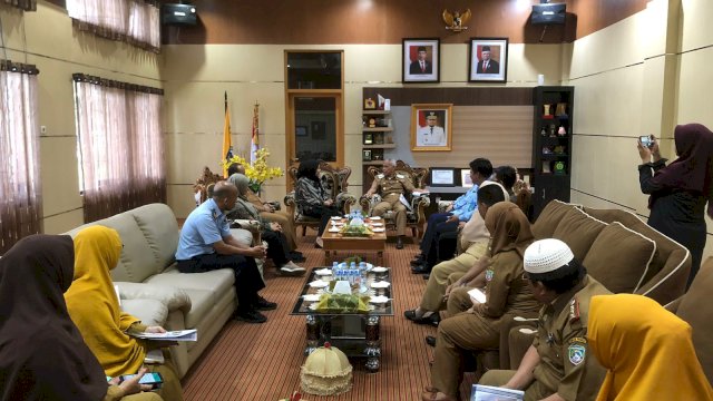 Kunjungi Pangkep, Tim DJKI Lakukan Pemeriksaan Substantif Jeruk Pamelo