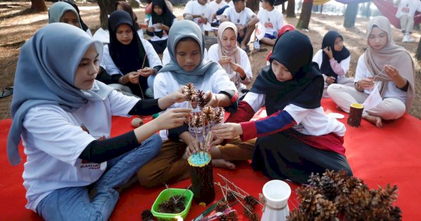 Pemuda dan Perempuan Ganjar di Gowa Gelar Pelatihan Membuat Suvenir Bernilai Ekonomis