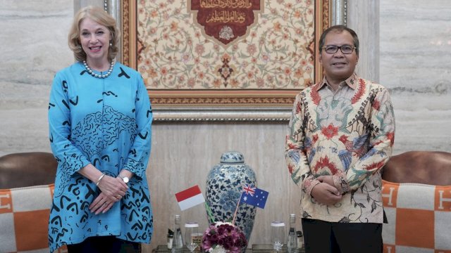 Konjen Australia Bronwyn Robbins saat berpamitan secara langsung kepada Wali Kota Makassar Moh Ramdhan Pomanto di Kediamannya, Rabu, (21/06/2023).