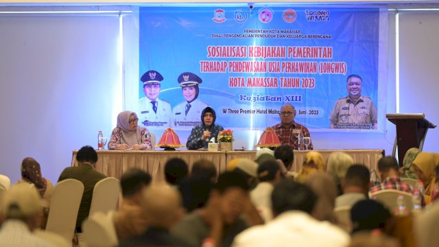 Ketua TP PKK Kota Makassar Indira Yusuf Ismail saat menghadiri acara sosialisasi Kebijakan Pemerintah Terhadap Pendewasaan Usia Perkawinan Kota Makassar Tahun 2023 yang digelar di Hotel W Three Premier Makassar, Kamis (23/06/2023).
