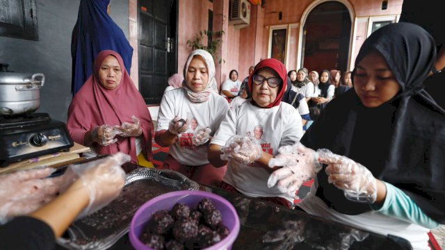 Gerakan Pemuda dan Gerakan Perempuan Gowa kembali menyambangi masyarakat untuk menggelar kegiatan positif di Desa Pakkatto, Kecamatan Bontomarannu, Kabupaten Gowa, Sulawesi Selatan, Jumat (23/6/2023).