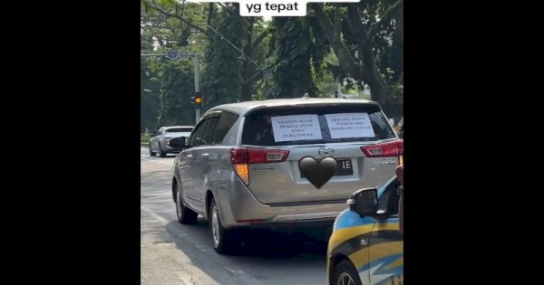 Bawa Istri Habis Operasi Caesar, Pengendara Mobil Ini Tempel Pesan Menyentuh di Belakang Mobil