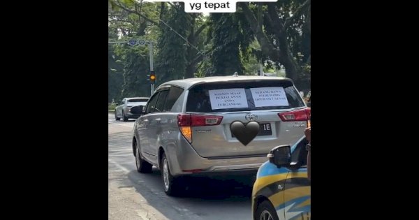 Bawa Istri Habis Operasi Caesar, Pengendara Mobil Ini Tempel Pesan Menyentuh di Belakang Mobil 