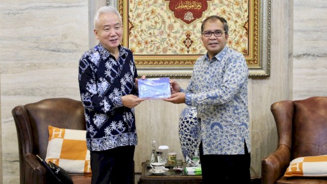 Wali Kota Makassar Moh Ramdhan Pomanto saat menerima kunjungan Dubes Korea Selatan Mr Lee San Deok beserta rombongan di Amirullah, Rabu (28/06/2023).