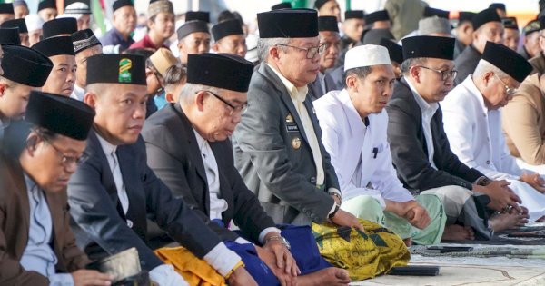 Salat Idul Adha di Lapangan Andi Makkasau, Taufan Pawe Ingatkan Pentingnya Ibadah Kurban