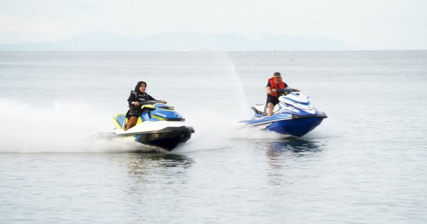 Bareng Erna Rasyid Taufan, TP Isi Liburan Dengan Olahraga Jet Ski