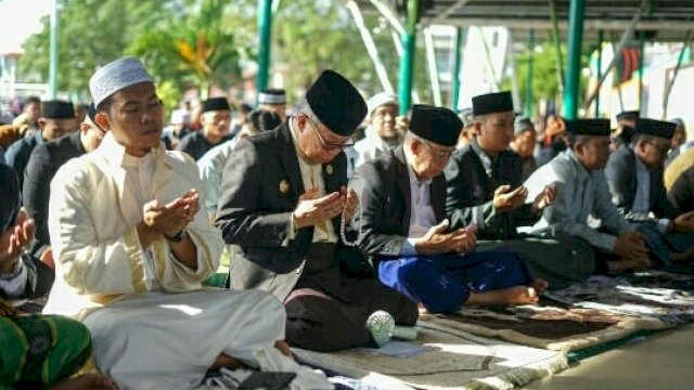 Meriahnya Salat Idul Fitri di Lapangan Andi Makassau Parepare Bersama Taufan Pawe