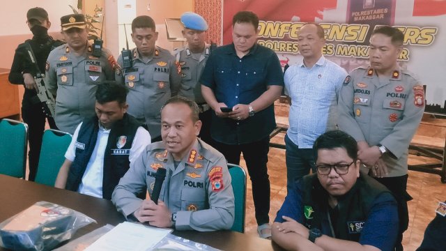 Kapolrestabes Makassar, Kombes Pol Mokhammad Ngajib saat menggelar press converence terkait kasus kematian siswa SMP Islam Athirah, di Mapolresta Makassar, Jumat (2/6/2023). 