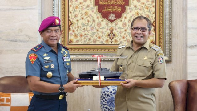 Komandan Lantamal VI (Danlantamal VI) Makassar Brigadir Jenderal TNI (Mar) Amir Kasman saat menemui Wali Kota Makassar Moh Ramdhan Pomanto di Jl Amirullah, Selasa, (27/06/2023).