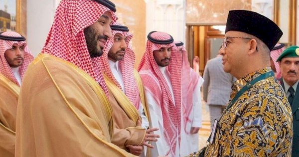 Anies Unggah Foto Jabat Tangan dengan Putra Mahkota Raja Salman di Mekkah