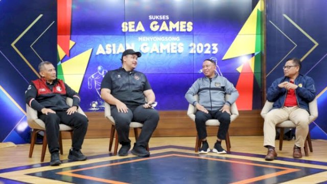 Menteri Pemuda dan Olahraga Republik Indonesia (Menpora Ri) Dito Ariotedjo saat menjadi narasumber pada tapping program "Sukses Sea Games, Menyongsong Asian Games 2023” di Studio 3 Metro Tv, Jakarta, Minggu (4/6) malam. (Sumber: Kemenpora) 