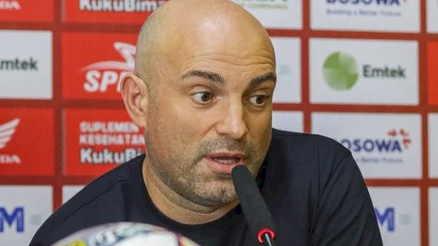 Dokumentasi Pelatih PSM Makassar, Bernardo Tavares jelang melawan Bali United di leg kedua playoff LCA 2023-2024. (foto: Official PSM Makassar)