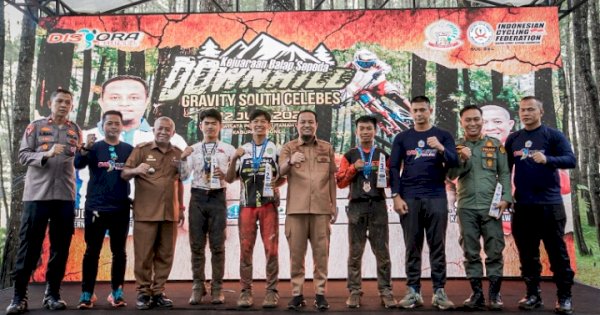 Diikuti 170 Atlet, Andi Sudirman Tutup Kejuaraan Balap Sepeda Downhill Gravity South Celebes