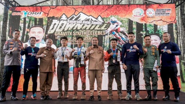 Diikuti 170 Atlet, Andi Sudirman Tutup Kejuaraan Balap Sepeda Downhill Gravity South Celebes