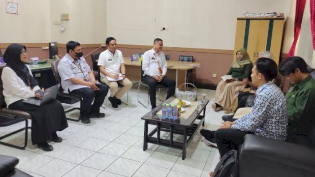 Dinas Komunikasi, Informatika Statistik dan Persandian (Diskominfo-SP) Provinsi Sulawesi Selatan (Sulsel) menerima kunjungan perwakilan Pusat Data dan Informasi (Pusdatin) Pangan Badan Pangan Nasional (National Food Agency/NFA) di Ruang Kerja Sekretaris Diskominfo-SP Prov. Sulsel, Rabu (21/6/ 2023).