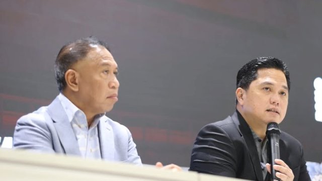 Ketua Umum PSSI Erick Thohir (kanan) didampingi Wakil Ketua Umum PSSI, Zainuddin Amali saat pembentukan Yayasan PSSI. (foto: PSSI)