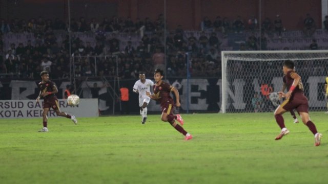 Dokumentasi laga uji coba Persik Kediri vs PSM Makassar. (foto: Official PSM Makassar)