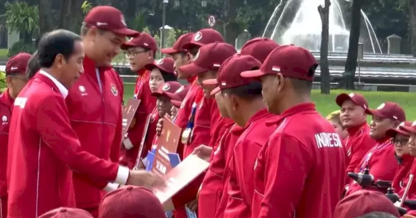 Presiden Jokowi Serahkan Bonus ke Atlet Usai Juara Asean Para Games 2023