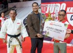 Menpora Dito Serahkan Piala Juara Umum Judo Kapolri Cup 2023