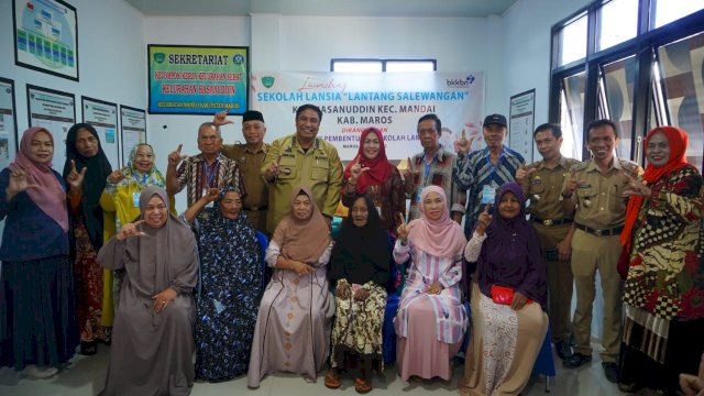 Bupati Maros Launching Sekolah Lantang Salewangan Khusus Lansia