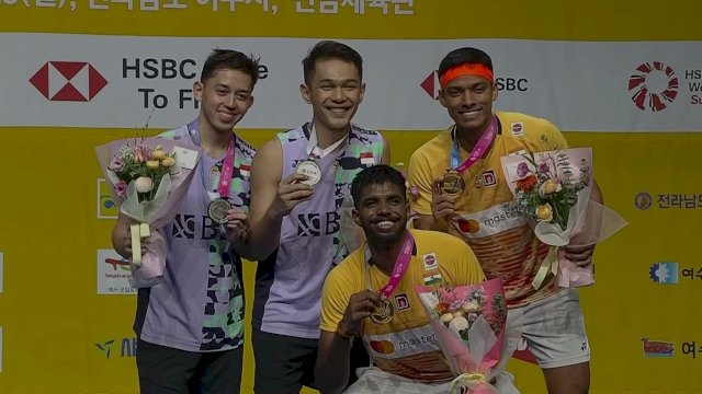 Ganda putra nomor 1 dunia, Fajar Alfian/Muh Rian Ardianto gagal meraih gelar keduanya di ajang Korea Open.