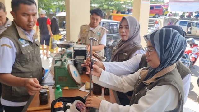 Pastikan Untungkan Konsumen, Pemkot Parepare Tera Ulang Timbangan Pedagang