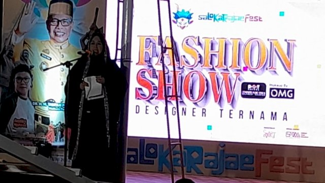 Rancangan Busana Ketua PKK Parepare Ramaikan Fashion Show Festival Salo&#8217; Karajae