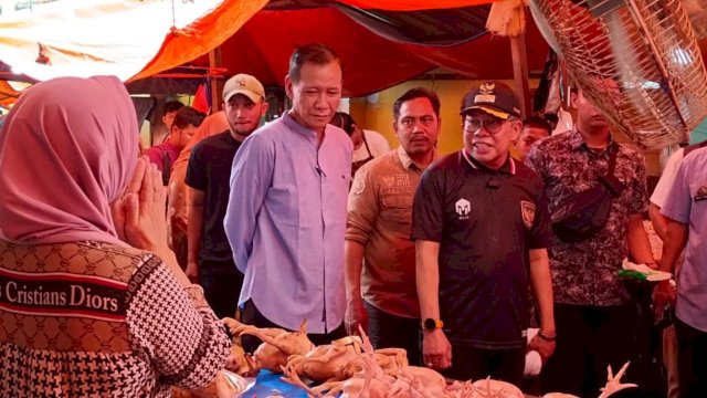 Taufan Pawe Pantau Bahan Pokok di Pasar Jelang Hari Raya Idul Adha 1444 H