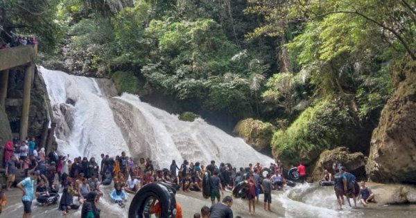 10 Ribu Orang Berwisata di Taman Wisata Alam Bantimurung Selama Libur Iduladha