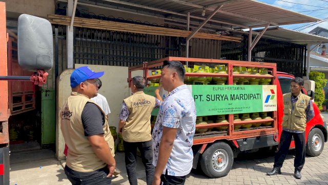 Dinas Perdagangan (Disdag) Kota Makassar melakukan inspeksi mendadak (Sidak) ke sejumlah pangkalan Gas LPG 3 Kilogram dan Agen Gas LPG di beberapa kecamatan yang ada di Makassar, Kamis (6/7/2023).