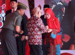 Wapres Ma&#8217;ruf Amin Sematkan Tanda Kehormatan Bangga Kencana ke Bupati Luwu Utara