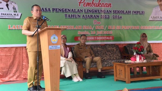 Penjagub Gorontalo saat memberikan sambutan pada peluncuran program lima hari sekolah di SMA 7 Kota Gorontalo, Senin (10/7/2023).