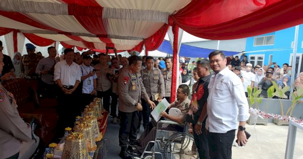 Pengusaha Darwis Dg Nai Bikin Aiptu Marthen Menangis Bahagia, Kini Punya Hunian Tetap