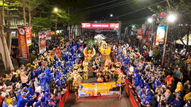 Sebanyak 56 kota di Indonesia turut berpartisipasi dan meramaikan pagelaran karnaval budaya yang menjadi salah satu rangkaian kegiatan Rapat Kerja Nasional (Rakernas) Asosiasi Pemerintah Kota Seluruh Indonesia (APEKSI) XVI di Kota Makassar.