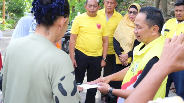 DPD Golkar Kota Parepare sigap berikan santunan kepada korban rumah yang kebakaran di Jalan Sosial, RW 08/RT 01 Kelurahan Bukit Harapan, Kecamatan Soreang, Selasa (11/7/2023).