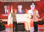 Danny Pomanto dan Bima Arya Serahkan Hasil Rekomendasi Rakernas APEKSI ke Capres 