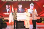 Danny Pomanto dan Bima Arya Serahkan Hasil Rekomendasi Rakernas APEKSI ke Capres 