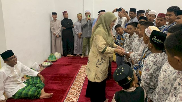 Anak Yatim Turut Hadiri Pengajian Rutin di Rujab Bupati Takalar 