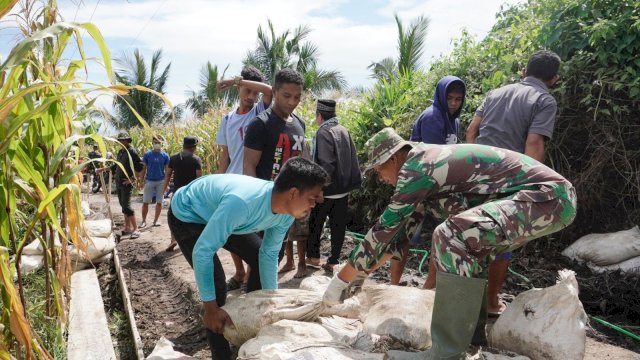 TNI dan Masyarakat Bone Bolango Gorontalo Jalankan Program TMMD 