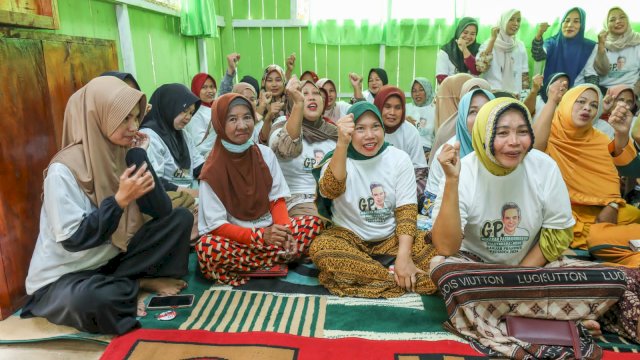 Gerakan Passeddingeng Masyarakat Bone menggelar pelatihan membuat kue putu ambon di Desa Padatuo, Kecamatan Tonra, Kabupaten Bone, Sulawesi Selatan, pada Selasa (18/7/2023).