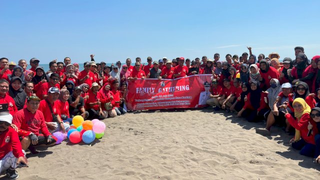 Serunya Family Gathering yang Digelar Camat Tallo di Pantai Tanjung Bayang 