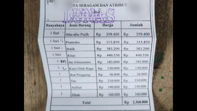 Nota biaya pembelian paket seragam dan atribut siswa baru SMA Negeri 1 Kedungwaru, Tulungagung yang dikeluhkan wali murid. (Twitter @Heraloebss)