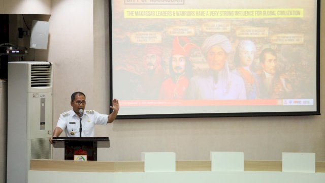 Wali Kota Makassar Moh Ramdhan Pomanto saat memberikan ceramah umum kepada peserta Kuliah Kerja Dalam Negeri (KKDN) Pasis Dikreg LI Sesko TNI TA 2023, di Ruang Sipakatau Kantor Balai Kota Makassar, Rabu (26/07/2023).