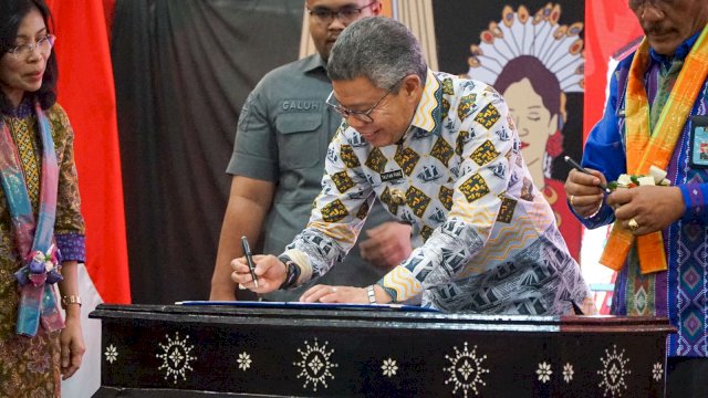 Aktif Lindungi Kekayaan Intelektual, Taufan Pawe Terima Penghargaan Kemenkumham