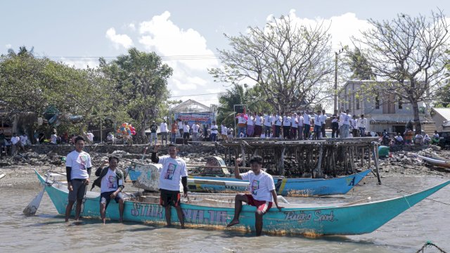 Gerakan Panrannuangku Ganjar menggelar lomba kapal ketinting di Teluk Laikang, Kecamatan Manngaranombang, Kabupaten Takalar, Sulawesi Selatan, Sabtu (29/7/2023).