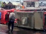 Hendak Padamkan Api, Mobil Damkar Makassar Terguling 