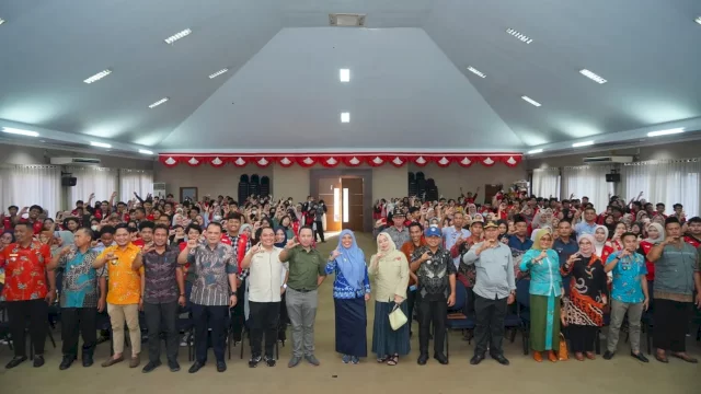 Pemerintah Kabupaten Maros menerima 340 peserta Kuliah Kerja Nyata (KKN) Tematik Gelombang 110 Universitas Hasanuddin (Unhas), Kamis (6/7/2023) di Ruang Pola Kantor Bupati Maros.