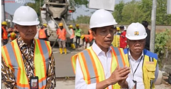 Presiden Jokowi Tinjau Perbaikan Jalan Surakarta-Purwodadi: Sejak Kecil Nggak Pernah Beres