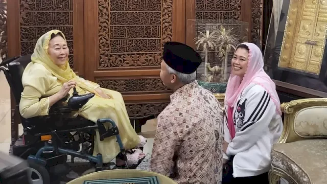 Anak Presiden RI ke-4 Abdurrahman Wahid alias Gus Dur, Yenny Wahid, menerima kunjungan dari Ganjar Pranowo di kediamannya, kawasan Ciganjur, Jagakarsa, Jakarta Selatan, pada Minggu (13/8/2023) malam. (Istimewa) 